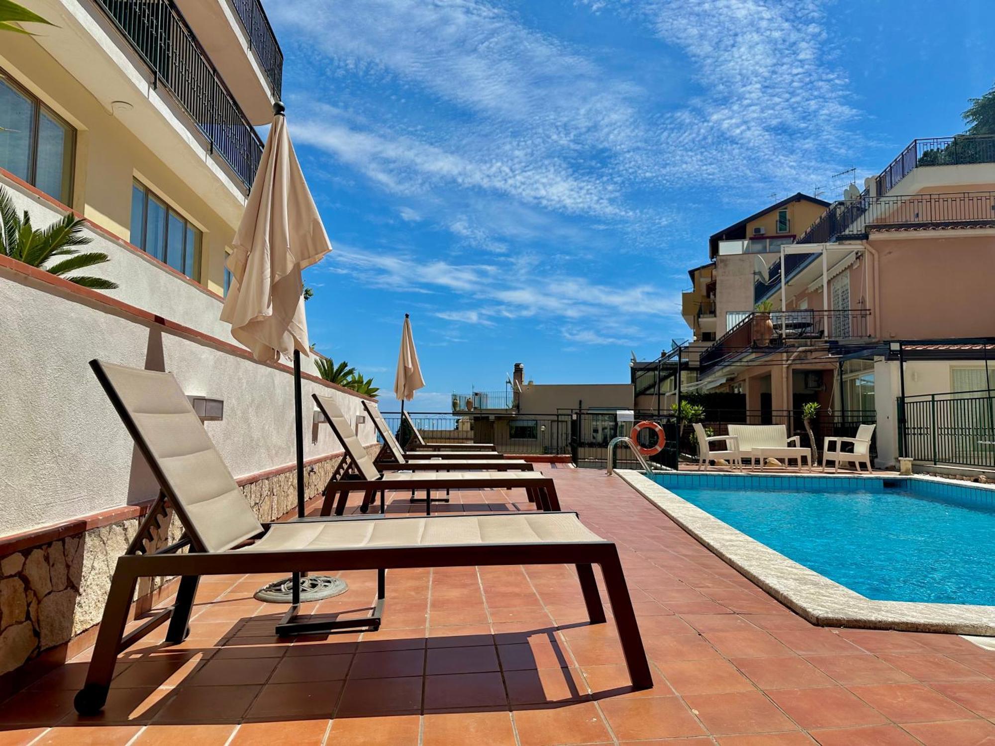 Soleado Hotel